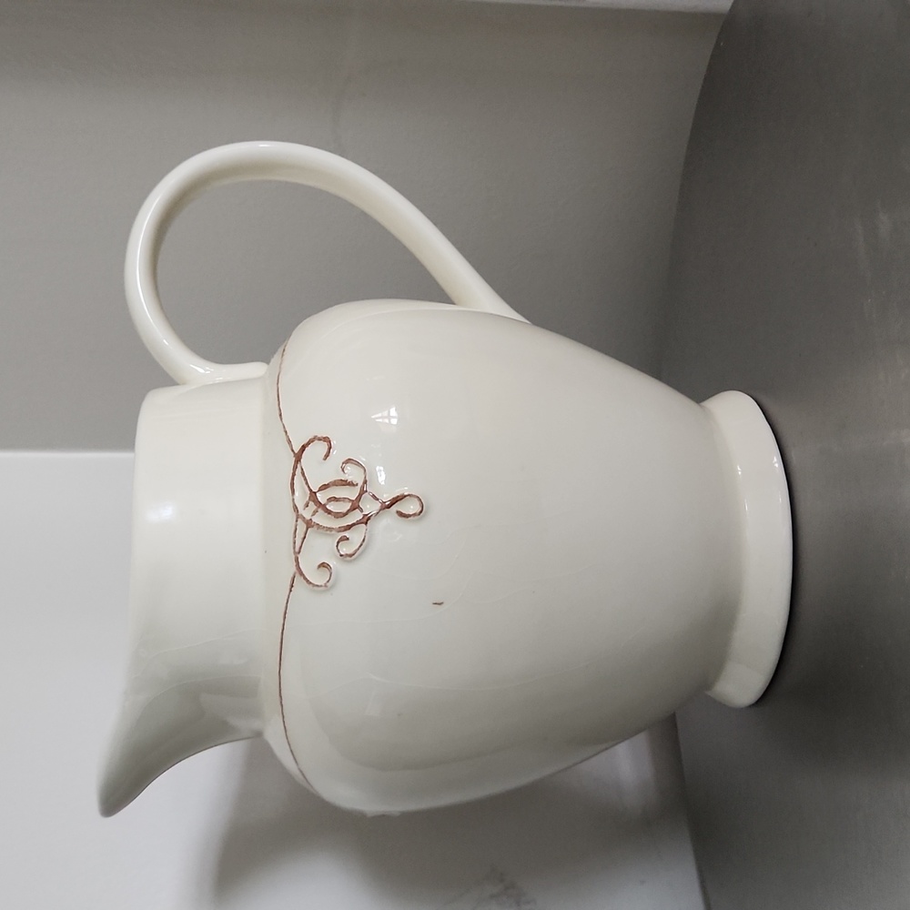 Casa Elite 8" Pitcher